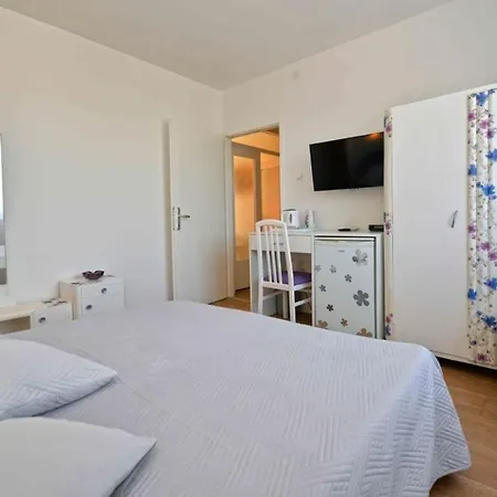 Strandwohnung Kate Mit Meerblick, Balkon, Garten Apartment Murter