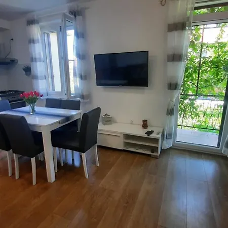 Strandwohnung Kate Mit Meerblick, Balkon, Garten
