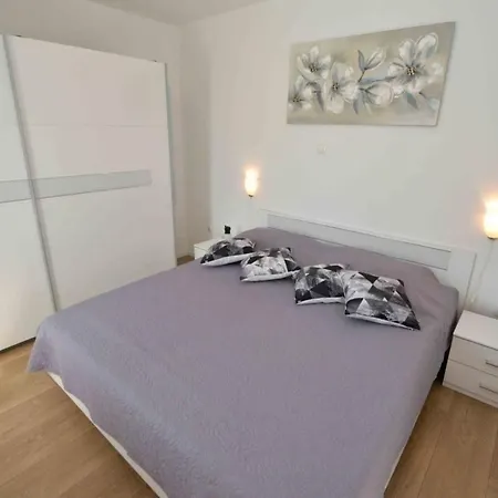 Strandwohnung Kate Mit Meerblick, Balkon, Garten Murter