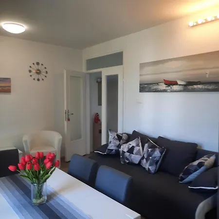 Strandwohnung Kate Mit Meerblick, Balkon, Garten Murter